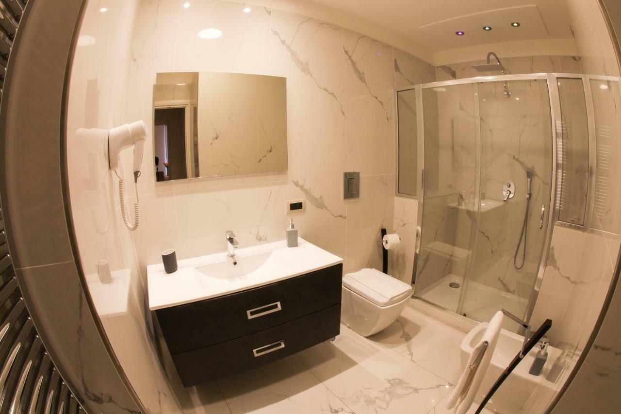Reggia & Dintorni Rooms A Caserta Eksteriør billede